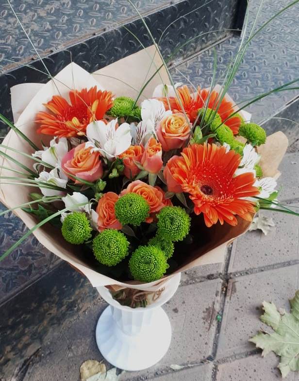 Букет цветов из: Герберы, Хризантемы, Альстромерии и Розы в Комаричах