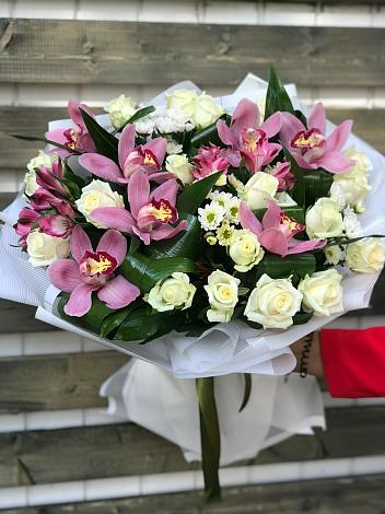 Букет цветов из: Розы и Хризантемы в Комаричах