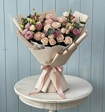 Букет цветов из:  Розы и Лизиантусы в Комаричах