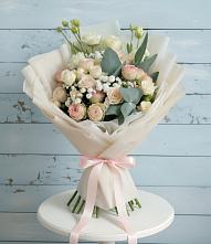 Букет цветов из:  Розы и Лизиантусы в Комаричах