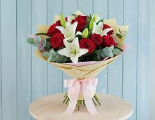 Букет цветов из:  Лилии и Розы в Комаричах