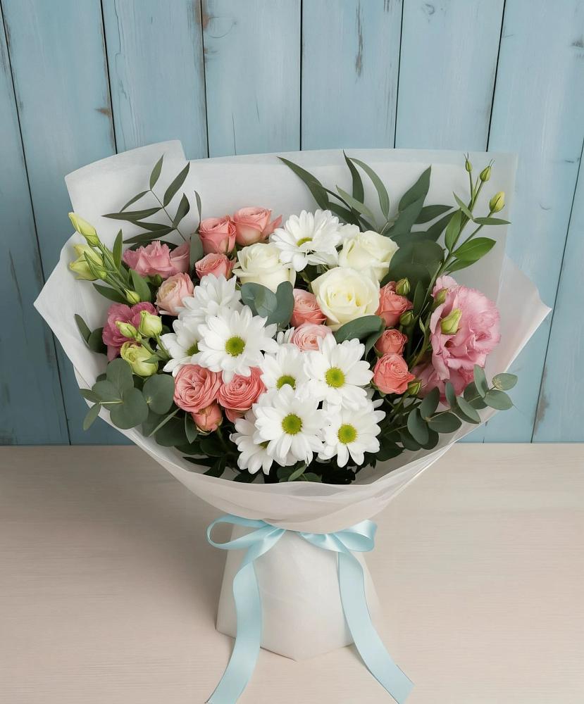 Букет цветов из: Розы, Лизиантусы и Хризантемы в Комаричах