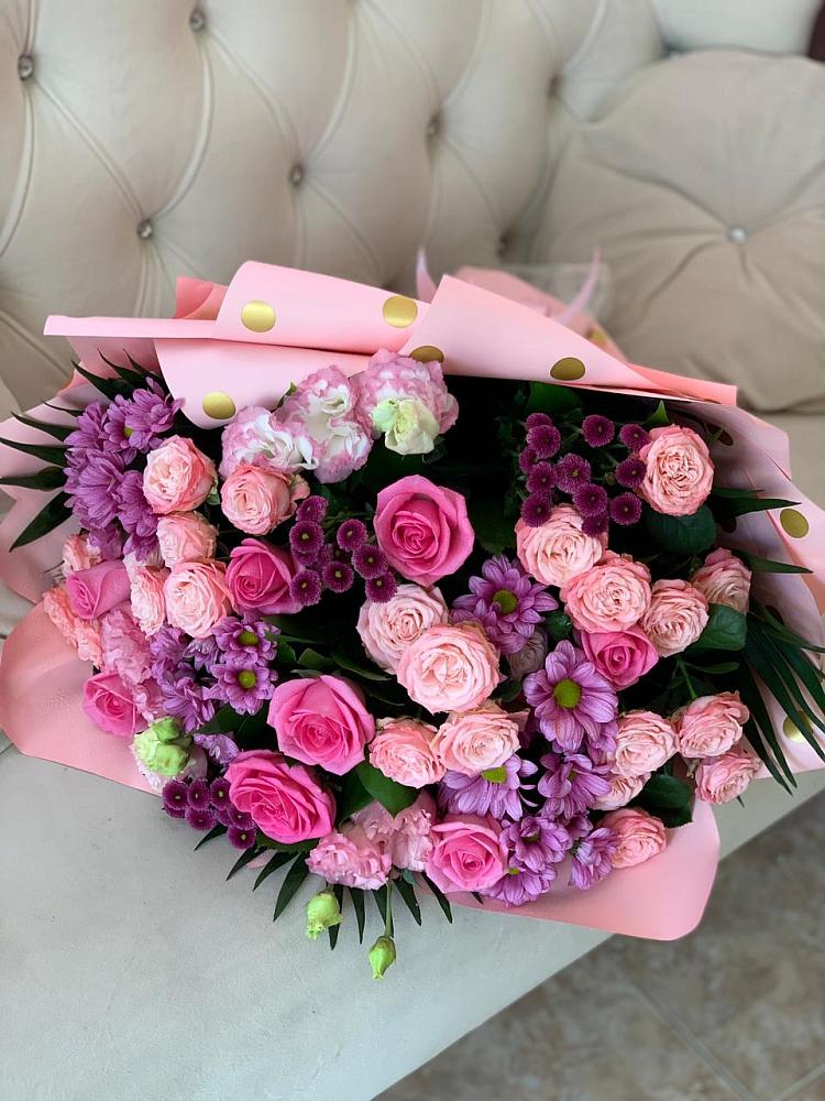 Букет цветов из: Хризантемы, Розы и Лизиантусы в Комаричах