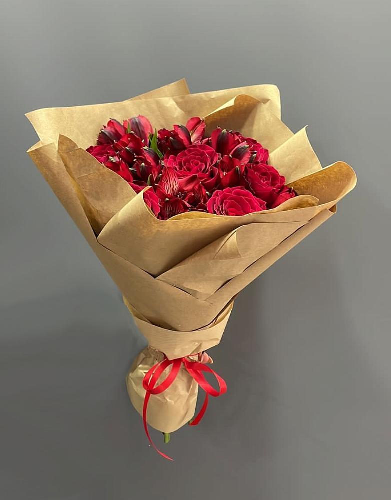 Букет цветов из: Альстромерии и Розы в Комаричах