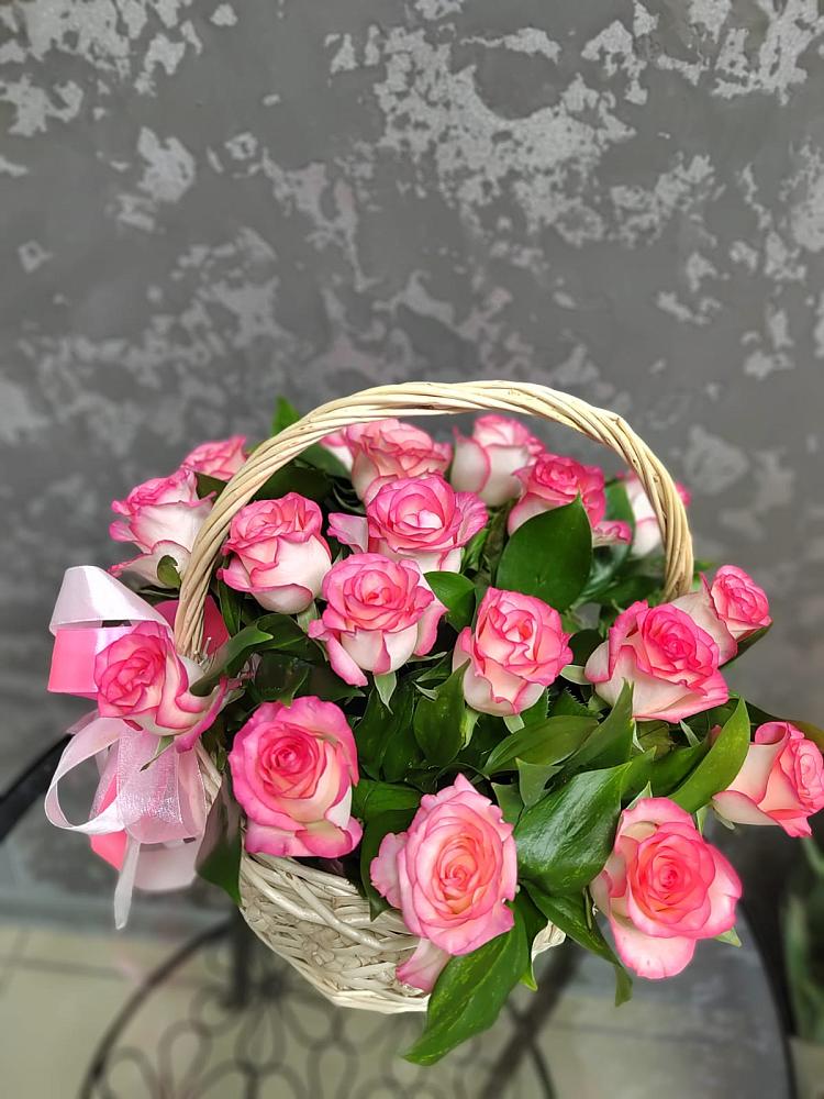 Цветочная композиция из Розы в корзине в Комаричах