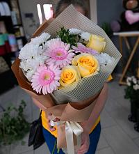 Букет цветов из:  Герберы, Розы и Хризантемы в Комаричах