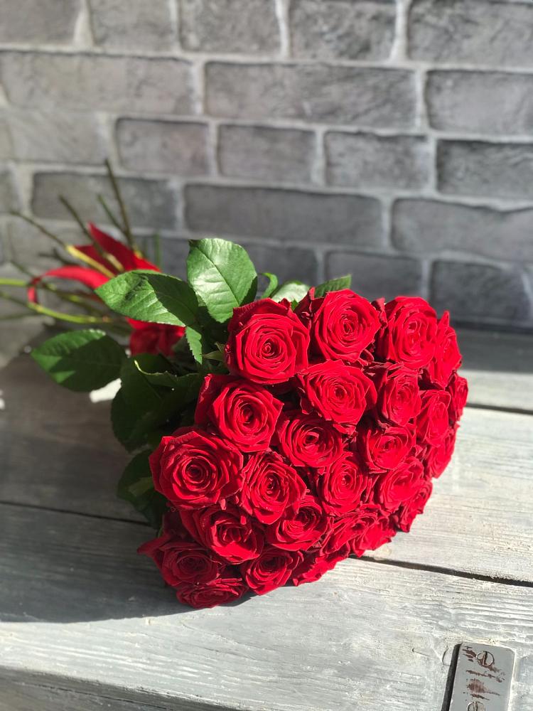 Букет Красные розы Фридом в Комаричах