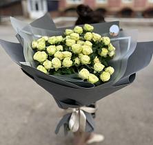 Букет Белые кустовые розы Солинеро в Комаричах