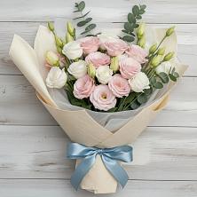 Букет цветов из:  Лизиантусы в Комаричах