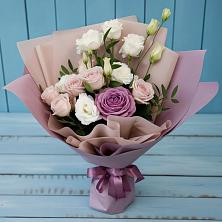 Букет цветов из:  Розы и Лизиантусы в Комаричах