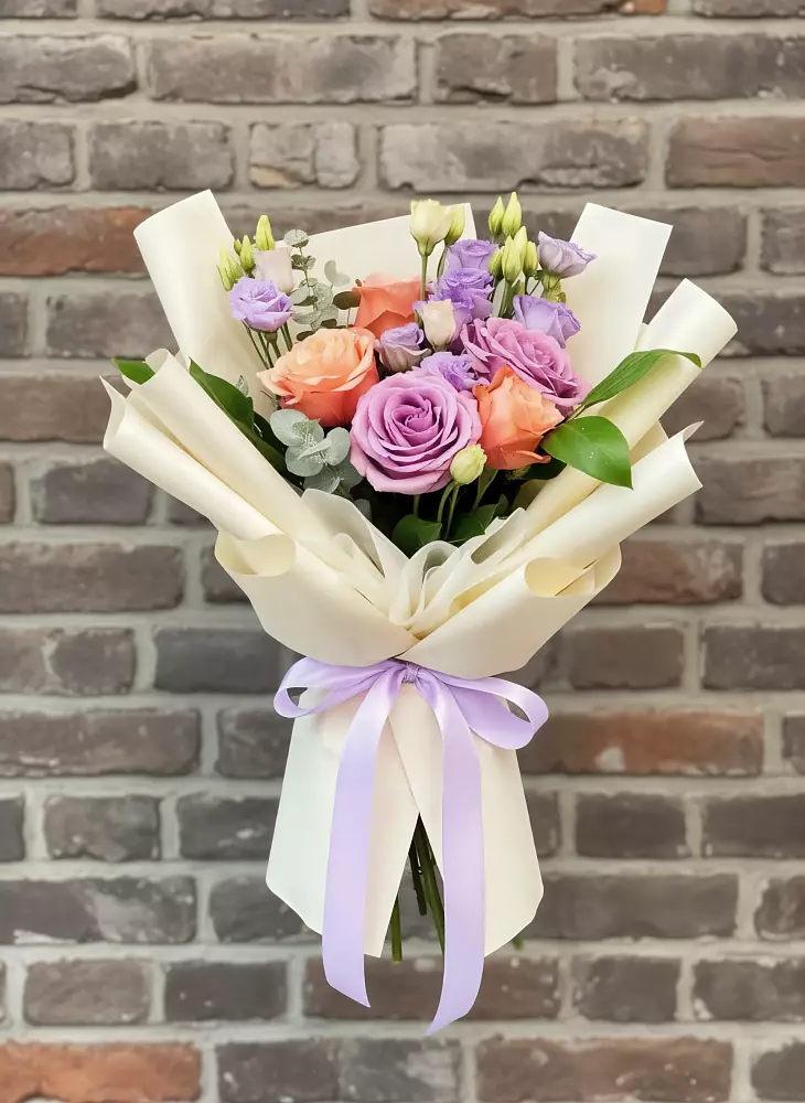 Букет цветов из: Лизиантусы и Розы в Комаричах