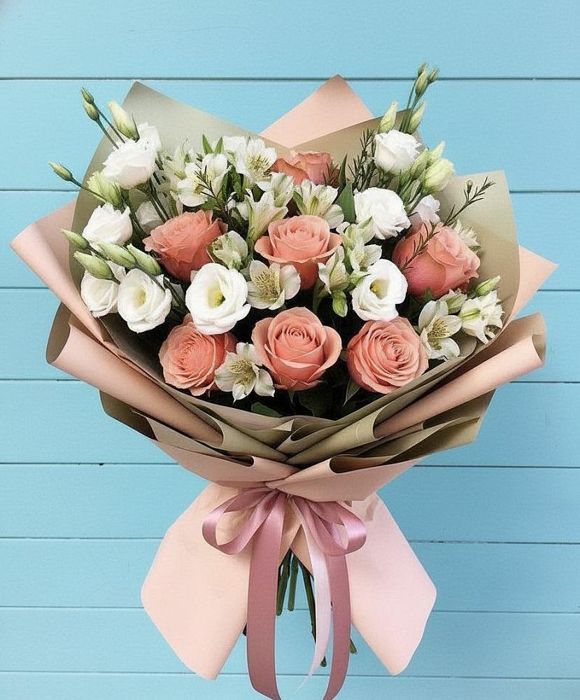 Букет цветов из: Розы, Альстромерии и Лизиантусы в Комаричах