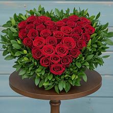 Цветочная композиция из Розы в виде сердца в Комаричах