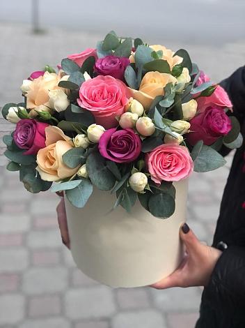 Цветочная композиция из Розы в шляпной коробке в Комаричах