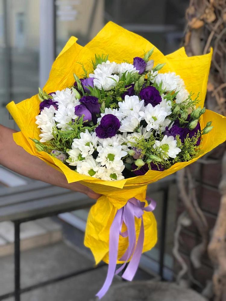 Букет цветов из: Ирисы, Хризантемы и Ромашки в Комаричах
