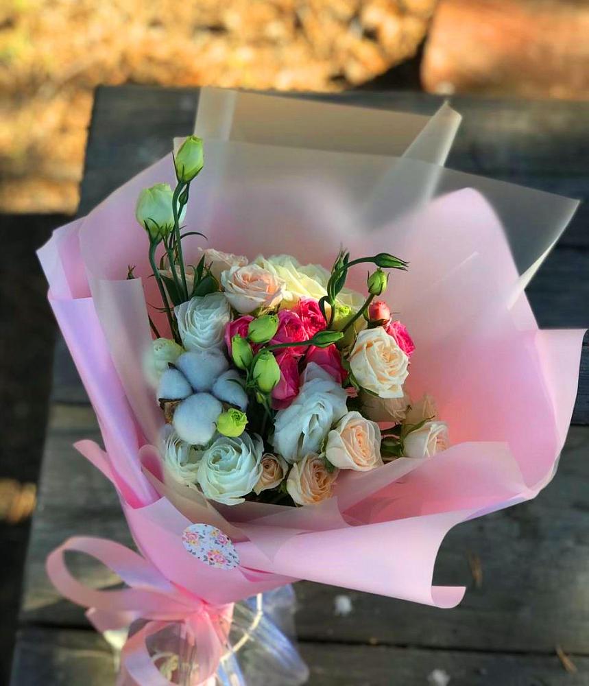 Букет цветов из: Розы и Лизиантусы в Комаричах