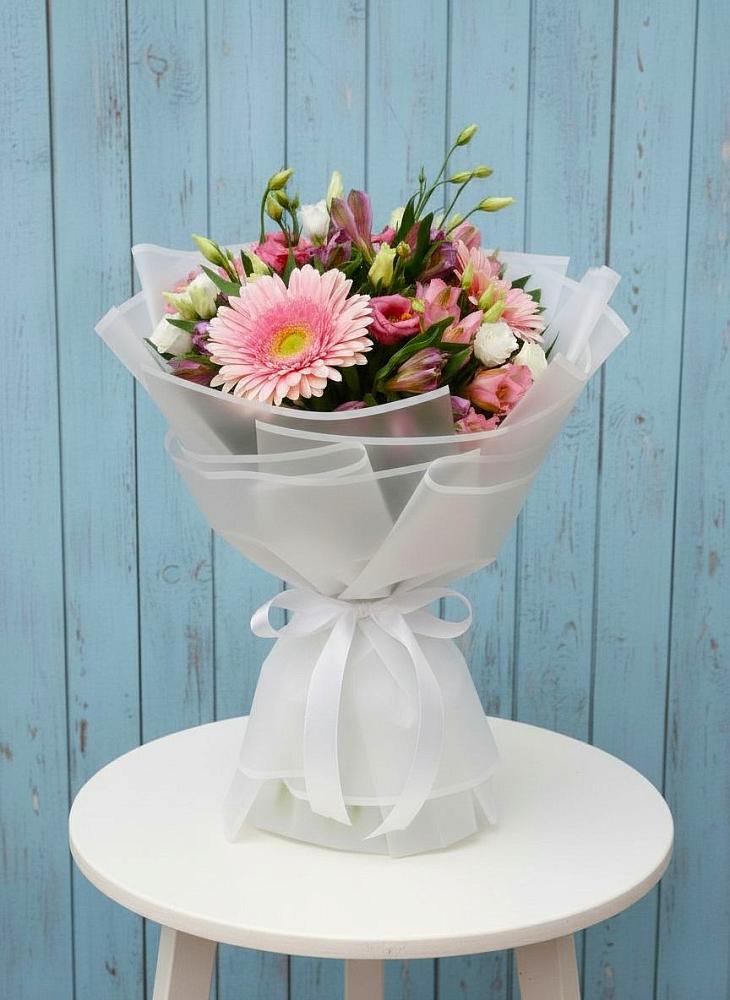 Букет цветов из: Герберы, Альстромерии и Лизиантусы в Комаричах