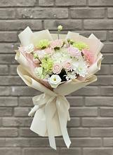 Букет цветов из:  Гвоздики, Розы, Лизиантусы и Хризантемы в Комаричах