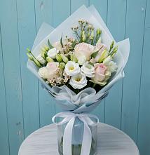 Букет цветов из:  Розы и Лизиантусы в Комаричах