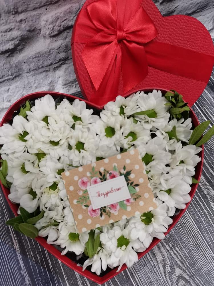 Цветочная композиция из Хризантемы в виде сердца в Комаричах