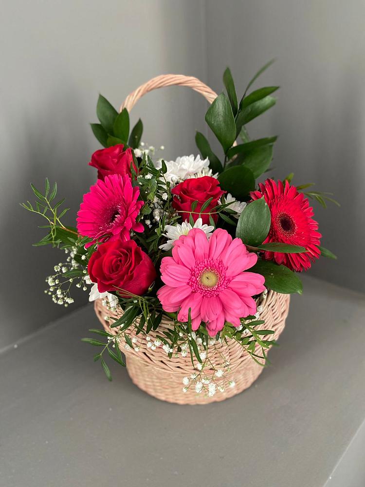 Цветочная композиция из Розы, Хризантемы и Герберы в корзине в Комаричах
