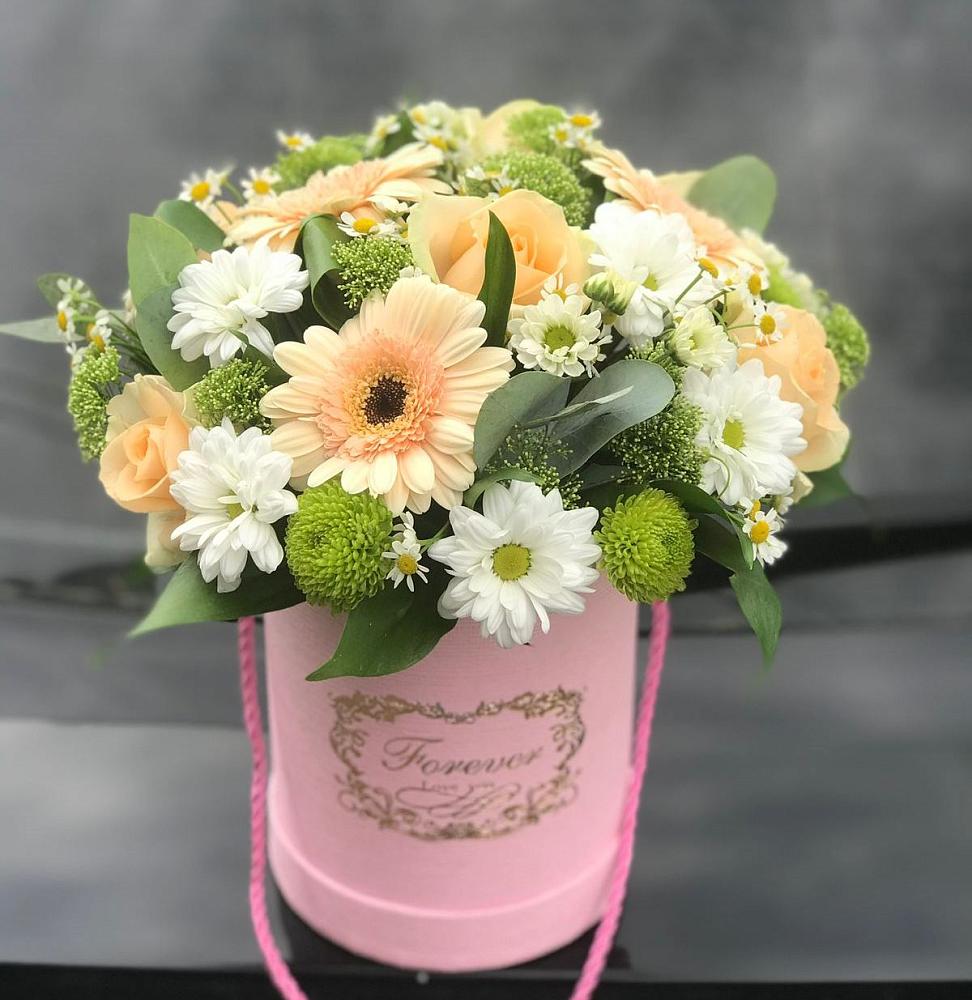 Цветочная композиция из Розы, Герберы и Хризантемы в шляпной коробке в Комаричах