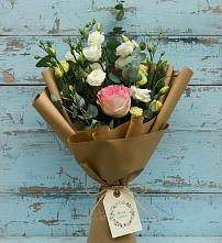 Букет цветов из:  Розы и Лизиантусы в Комаричах