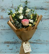 Букет цветов из:  Розы и Лизиантусы в Комаричах