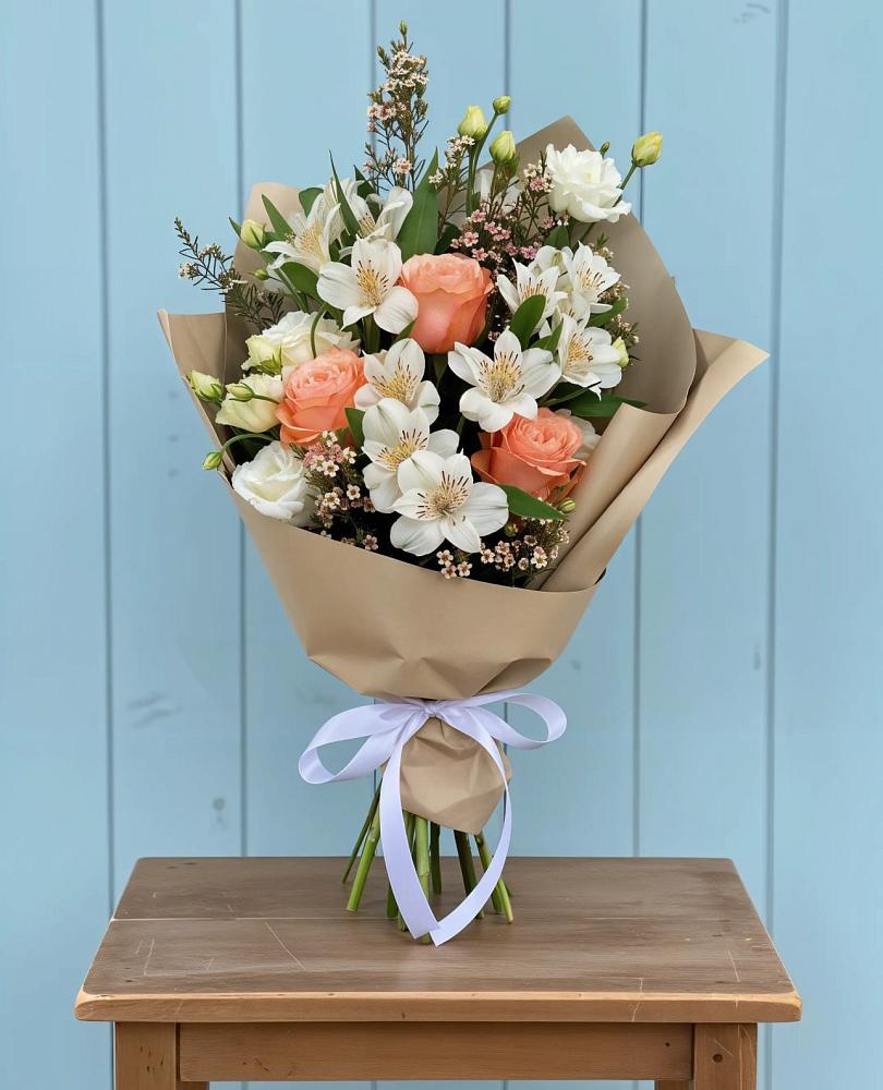 Букет цветов из: Альстромерии, Лизиантусы, Розы и Хризантемы в Комаричах