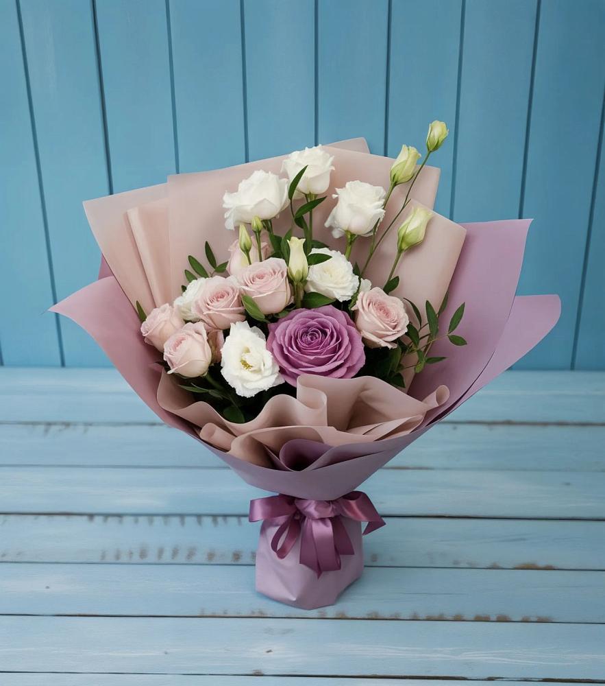 Букет цветов из: Розы и Лизиантусы в Комаричах